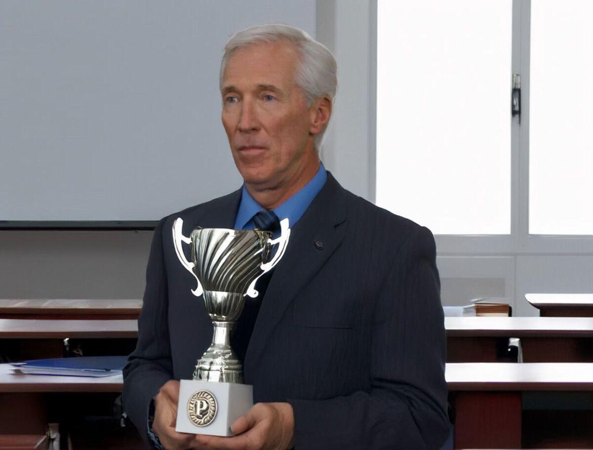 Sir Eriick Planhart with Trophy